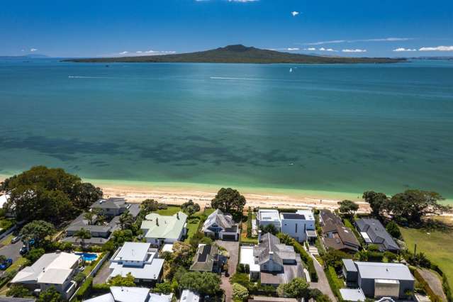 Cheltenham Beachfront - Two Homes, Two Titles!