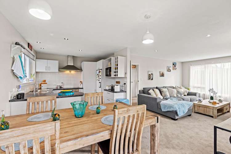 21 La Perouse Place Northcote_10