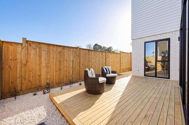 12B Butley Drive Farm Cove_38