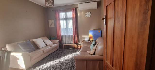 Warm & Sunny 3-Bedroom Home –  Waterloo