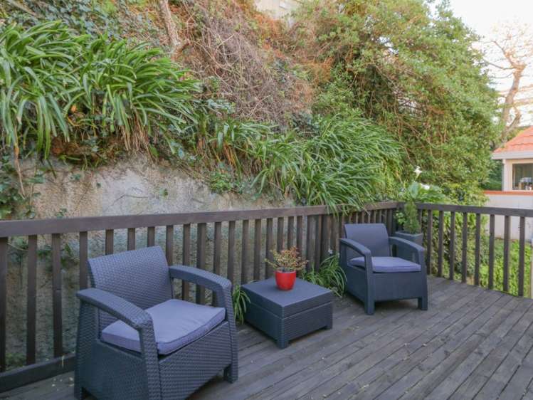 2/33 Hawker Street Mount Victoria_13