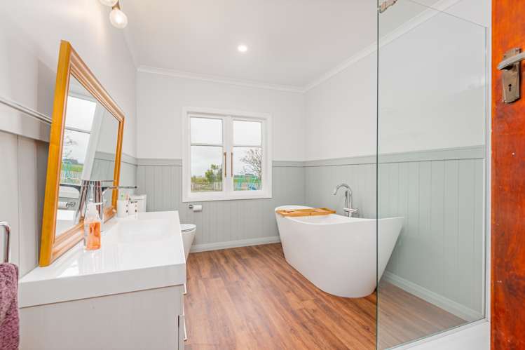 1911 Makino Road Halcombe_12