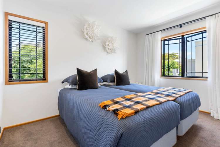 42 Oakwood Grove Eastern Beach_16