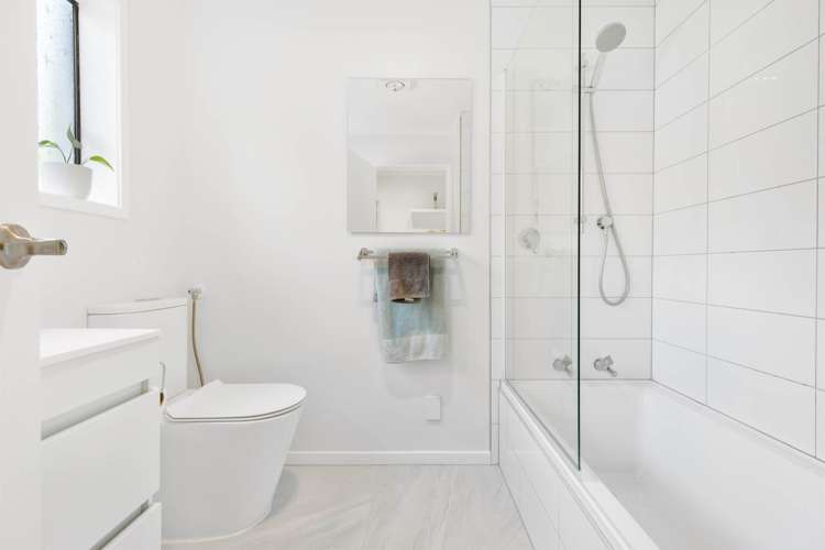 2/72 Stredwick Drive Torbay_9