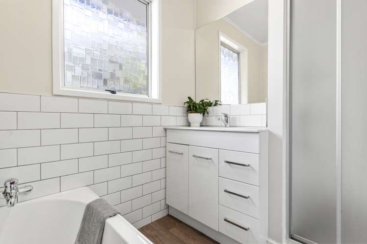 14 Gerontius Glade Torbay_17