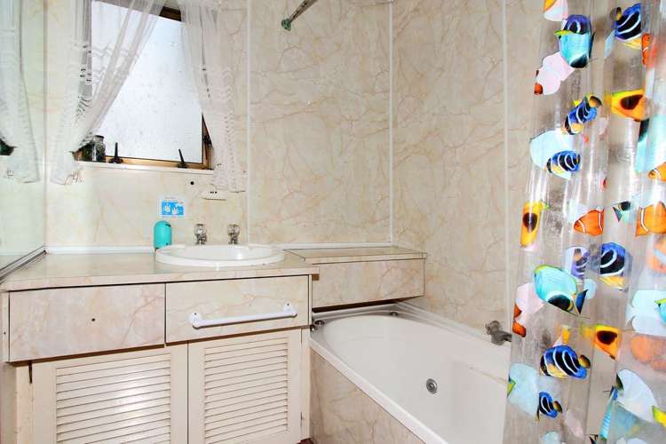 12 Naver Place Papakowhai_11