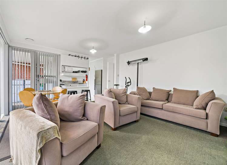 2/7 Alwyn Avenue Te Atatu South_7