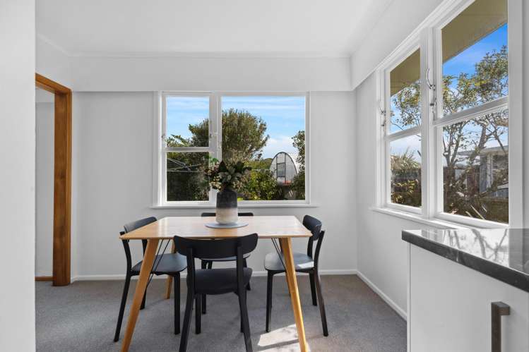 39 Lynda Avenue Paparangi_14