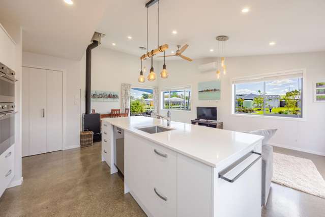 8 White Road Otane_3