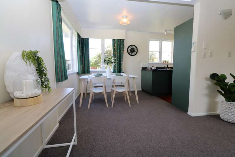 6 Lincoln Road Carterton_3