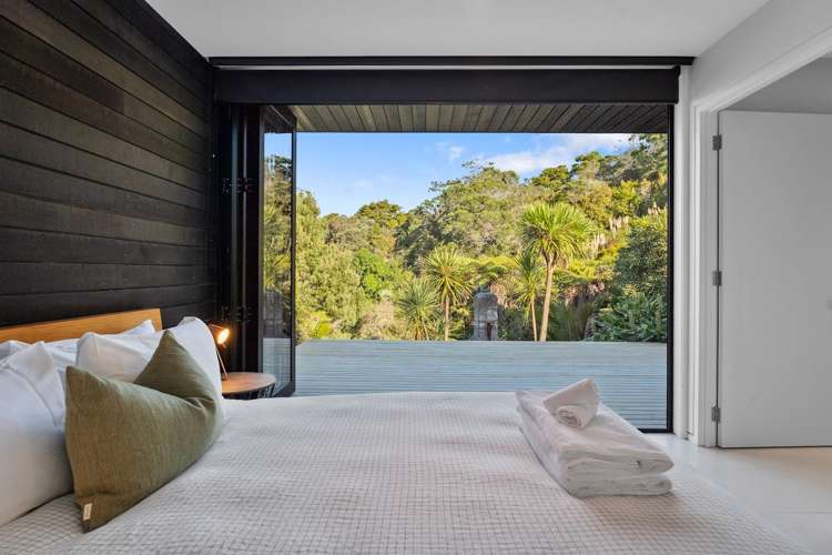 1 Huruhi Road Oneroa_16