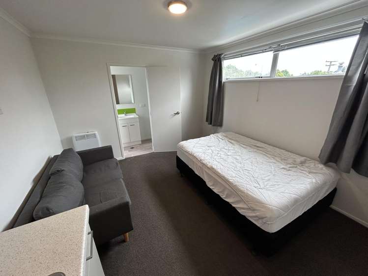 4D/167 Knighton Road Hillcrest_1
