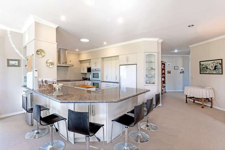 690 Gladstone Road_4