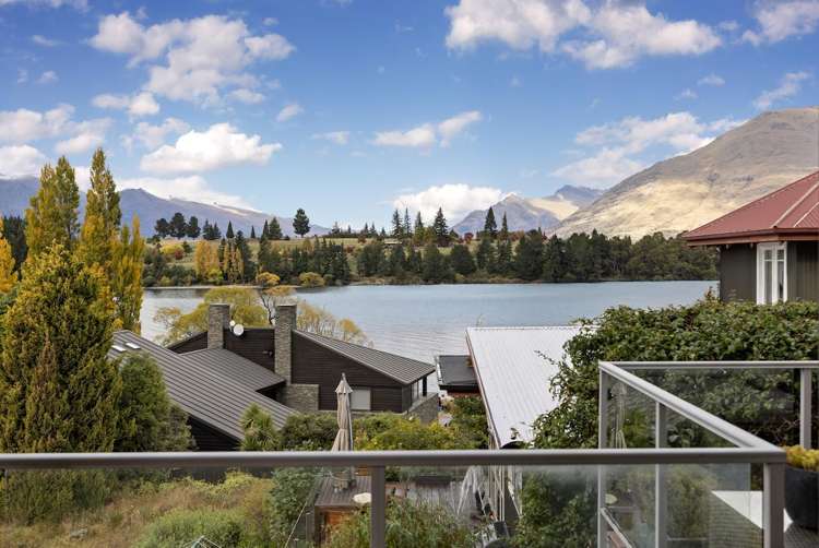 2/23 Adelaide Street Town Centre_12