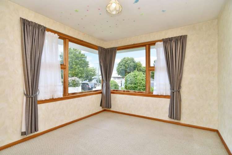 77 Cutts Road Russley_11