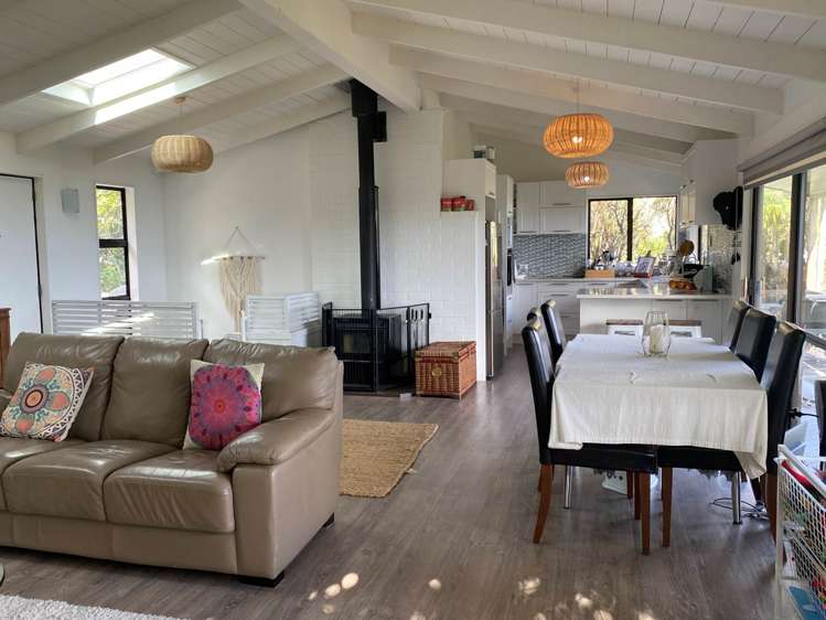 22 Pendrell Road Piha_11