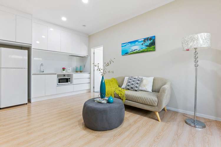 51 Castlebane Drive Flat Bush_13