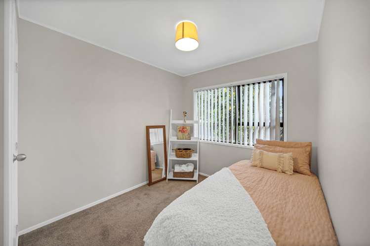2/13 Rukumoana Place Clendon Park_7