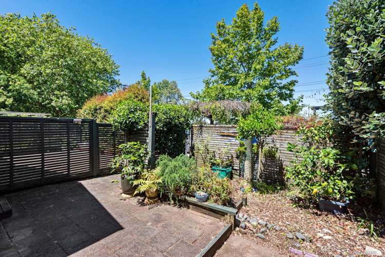 17/1 Ambrico Place New Lynn_2