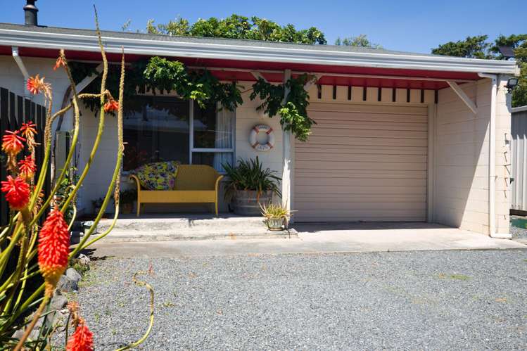 151 & 151a Beach Road Kaikoura_18