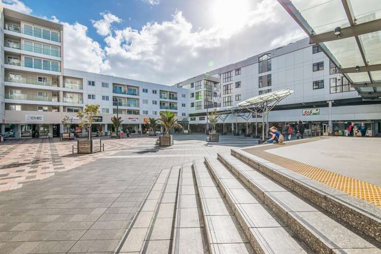 B408/176 Broadway Newmarket_12