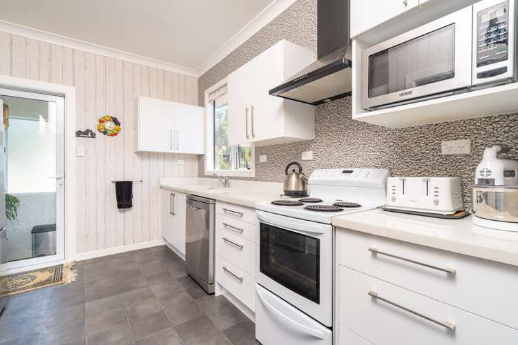 63 Easther Crescent Kew_10