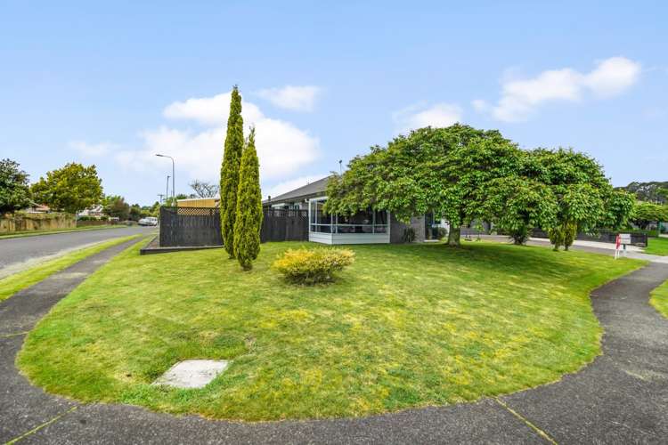 1 Caesar Roose Drive Glenview_17