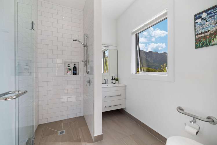 43 Benmore Place Glenorchy_8