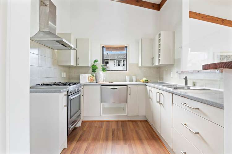 63 Athena Drive Totara Vale_8