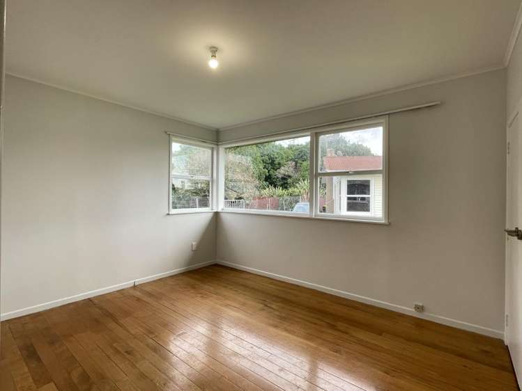 72 Clayton Avenue 10693_5