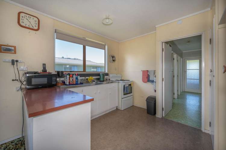 5 Esplanade Marokopa_7