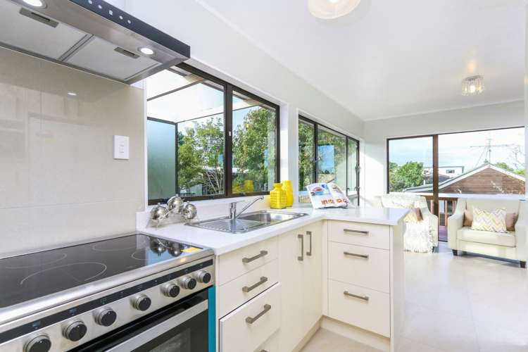 2/127 Moore Street Howick_5