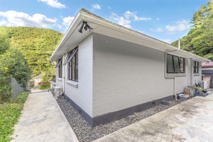 70 Sunny Grove Wainuiomata_16