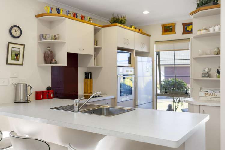 4 Lakeridge Close Rangatira Park_7