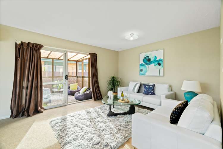 12 Karnak Crescent Russley_3