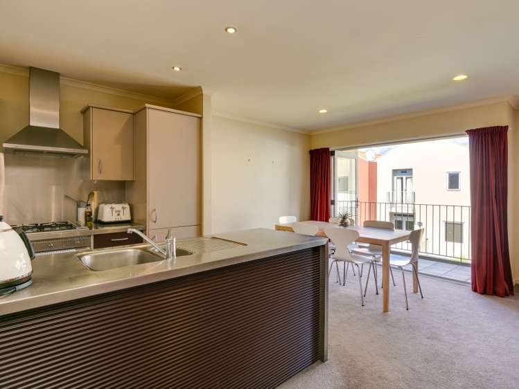 49/305 Evans Bay Parade Hataitai_13