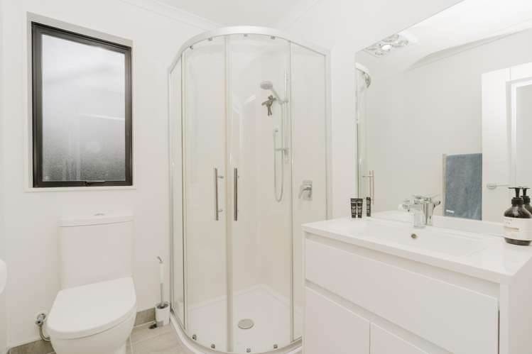 2/11 Gazeley Avenue Silverdale_8