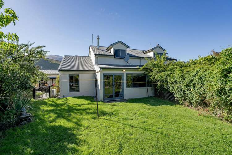 9A & 9B Argyle Place Arrowtown_23