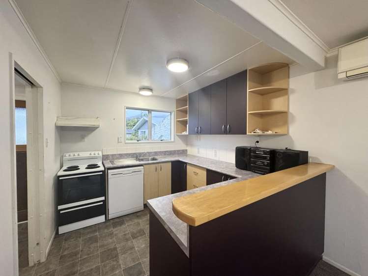  8 Kew Grove Wainuiomata_3