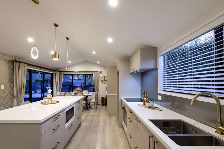 35 Pickwick Parade Mellons Bay_14