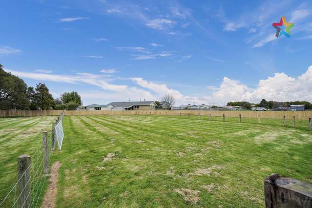 AFFORDABLE SECTIONS WITH RURAL OUTLOOK