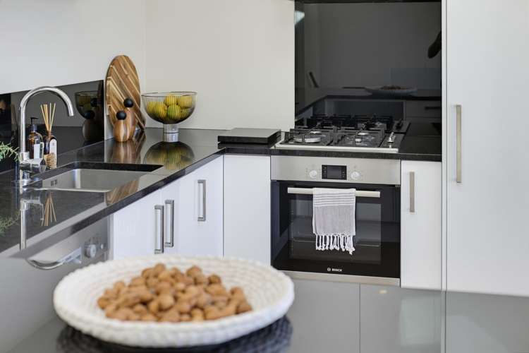 352 Queens Drive Lyall Bay_11