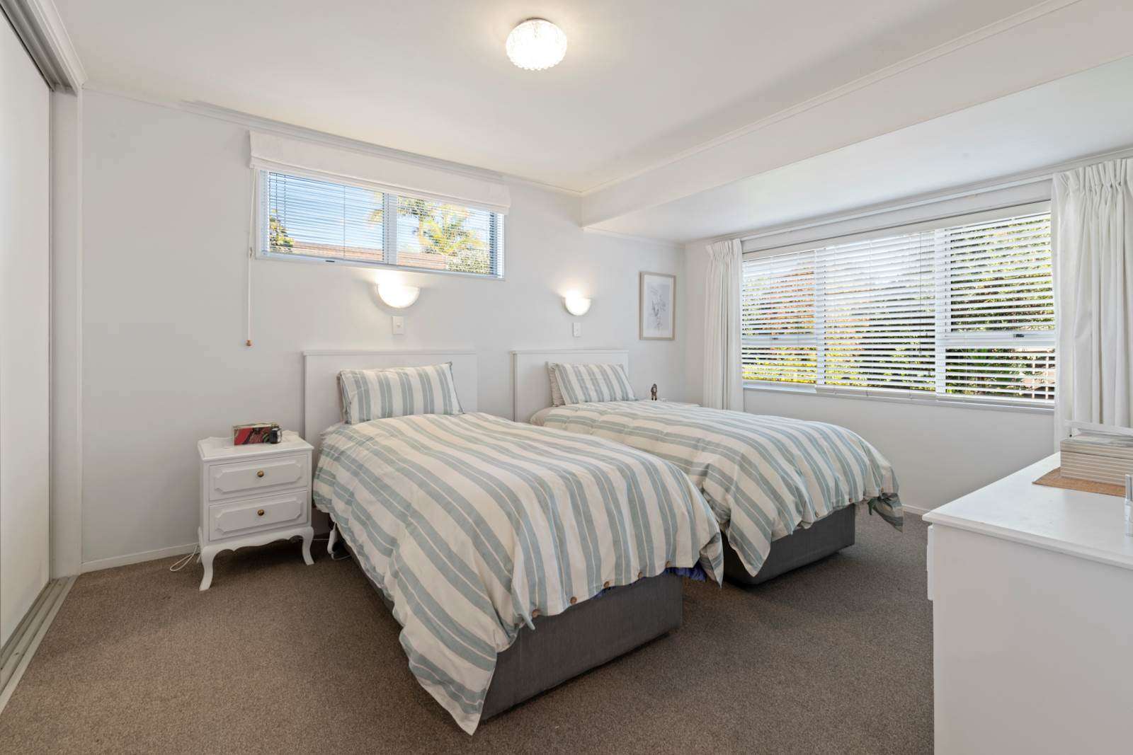 32 Fielding Crescent Farm Cove Manukau City Houses for Sale One