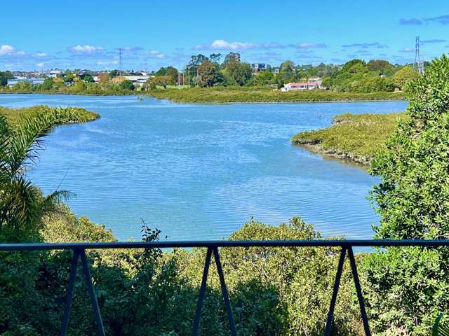 Waterfront Lifestyle - Freehold 1163m2 Site