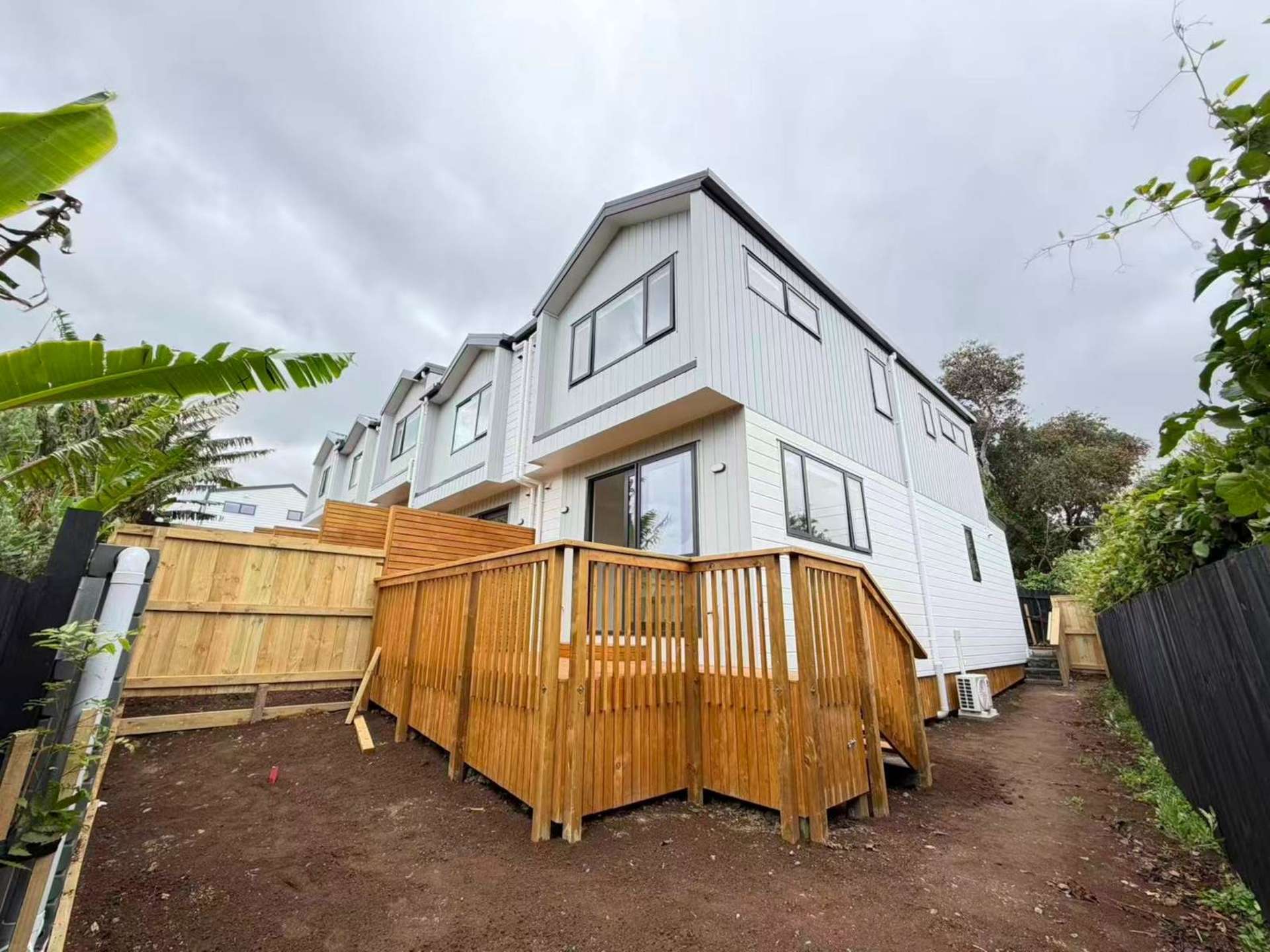 7/29 Crown Crescent Otara_0