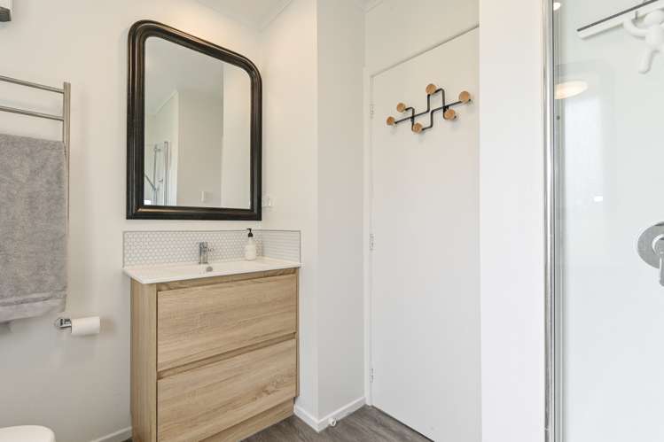 433 Dalcross Street Mayfair_6