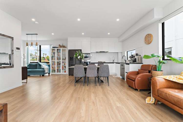 1/258 Lake Road Hauraki_5