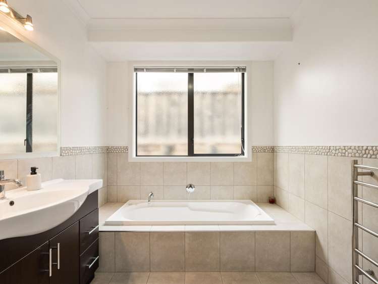 57 Somerton Drive Huntington_17