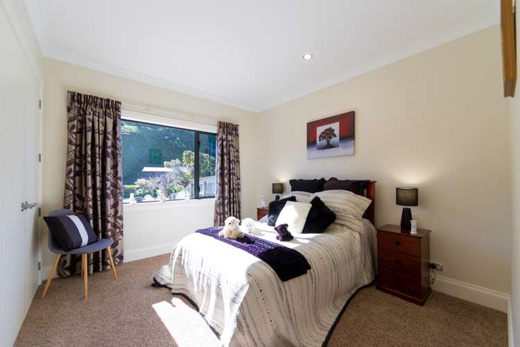 12 Oak Place Poraiti_12