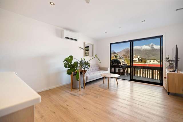 31a/135 Hallenstein Street Queenstown_3
